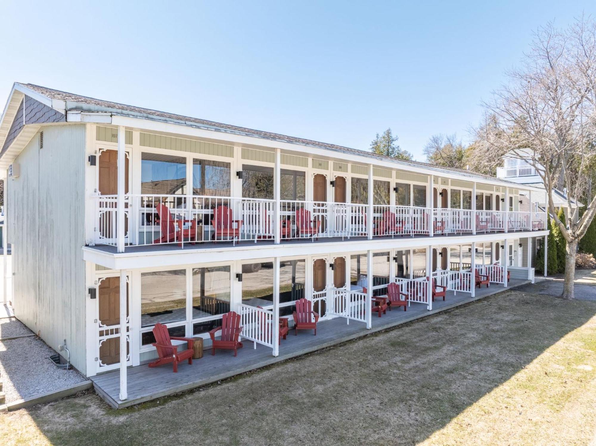 Spruce & Shore Motel Fish Creek Exterior photo